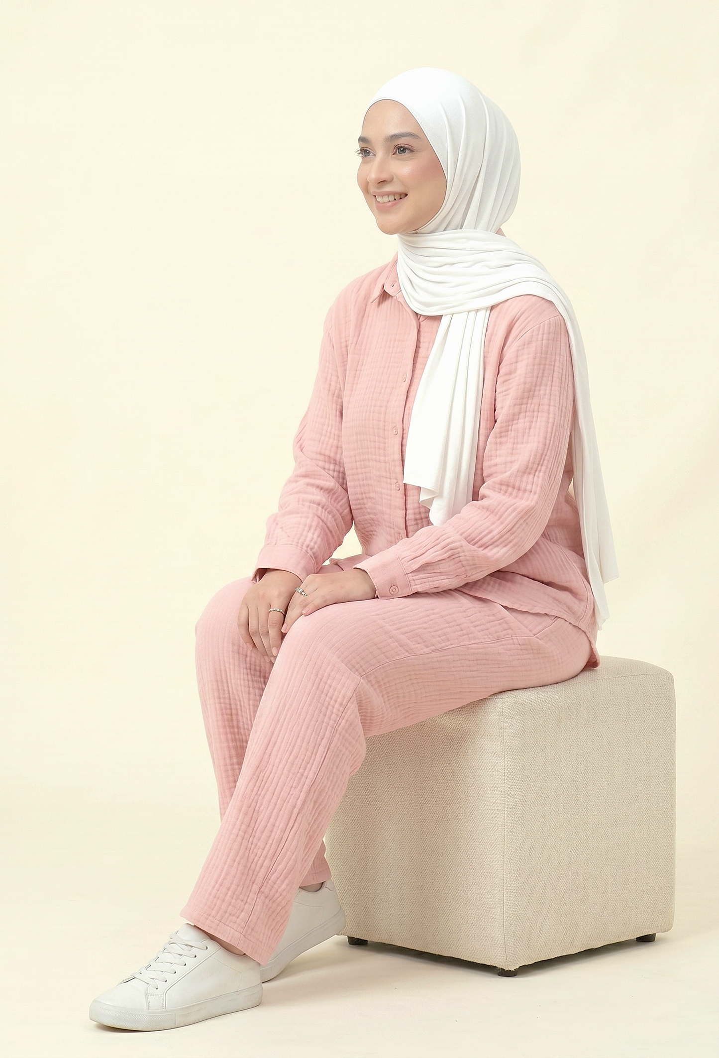 طقم قميص مريح ومنسوج وبنطلون واسع الساقين