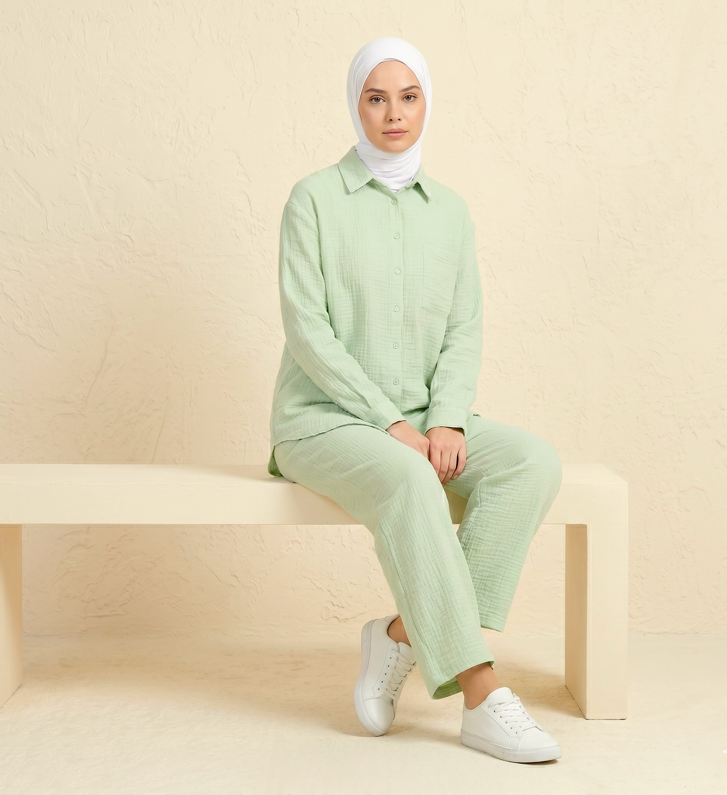 طقم قميص مريح ومنسوج وبنطلون واسع الساقين