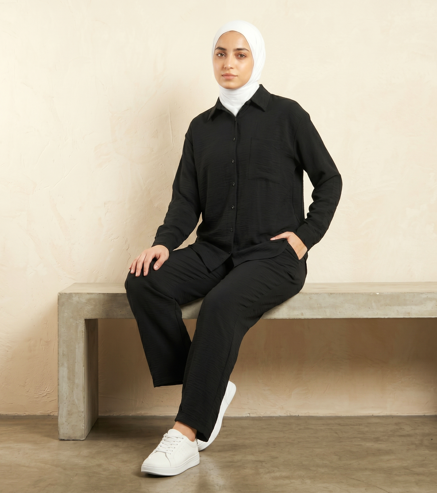 طقم قميص مريح ومنسوج وبنطلون واسع الساقين