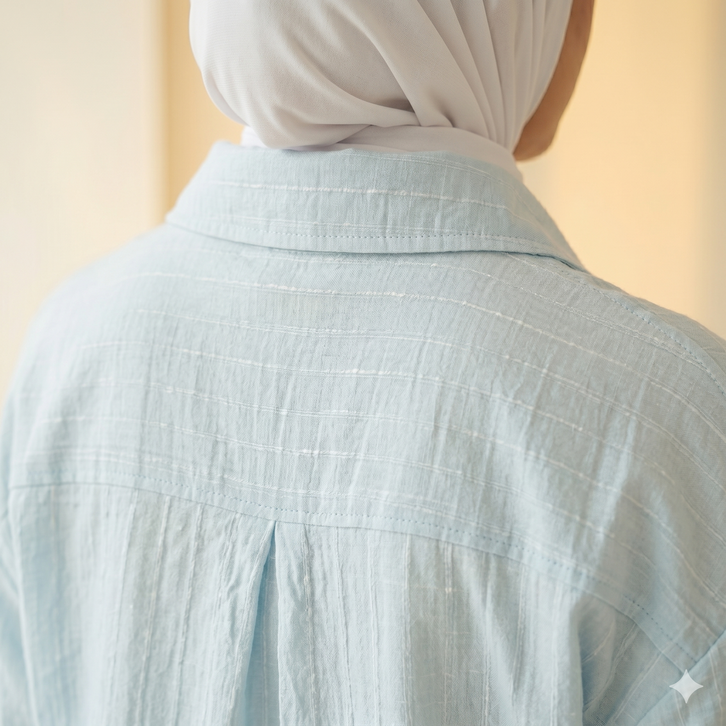 قميص تونيك أزرق فاتح بخامة مزخرفة وتفاصيل ربط جانبية